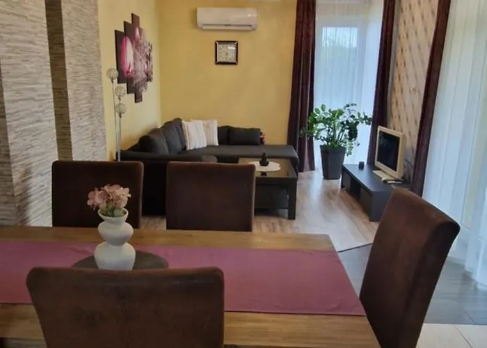 Tamasi Nyaralohaz * Balatonmáriafürdő